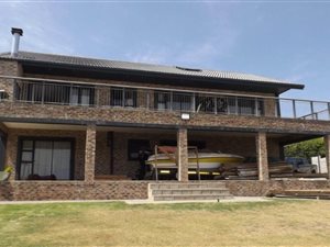 4 Bed House in Fraaiuitsig