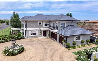 4 Bedroom Duplex in Helderwyk Estate