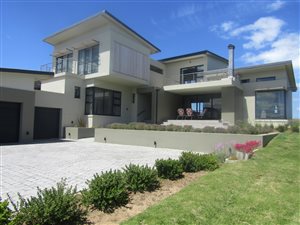 4 Bed House in Oubaai and surrounds