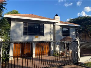 5 Bed House in Moreleta Park