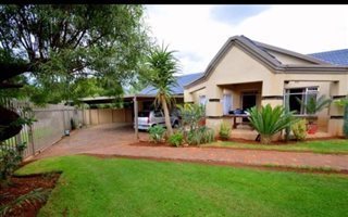 3 Bedroom House in Roodepoort North