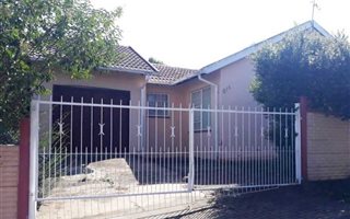 4 Bedroom House in Bhongweni