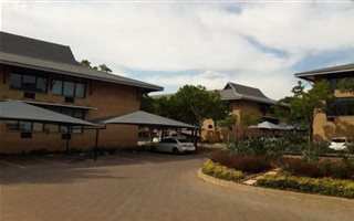 910 m² Office Space in Waterfall Estate