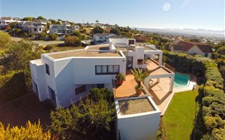 5 Bedroom House in Cutty Sark