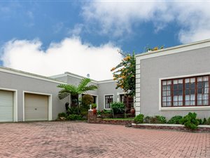 6 Bed House in Rooirivierrif