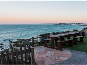 9 Bed House in Waterfront