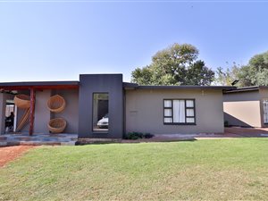 4 Bed House in Elarduspark