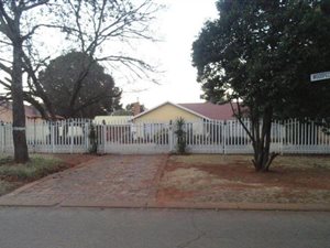 3 Bed House in Daggafontein