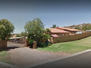 3 Bed Townhouse in Noordheuwel