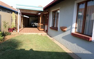 3 Bedroom Townhouse in Die Wilgers