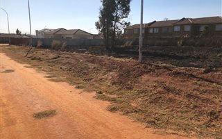 800 m² Land available in Krugersrus