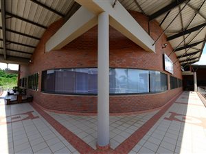 1175 m² Office Space in Shere