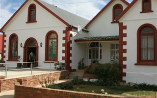 323 m² Commercial space in Uniondale
