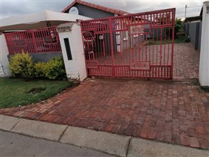 3 Bed House in Windmill Park