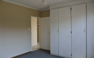2 Bedroom Townhouse in Rooihuiskraal North