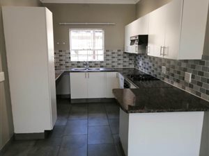 3 Bed Apartment in Ruimsig