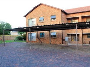 3 Bed Apartment in Ruimsig