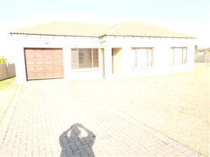 3 Bed Townhouse in Jackaroo Park