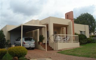3 Bedroom House in Rietvalleirand
