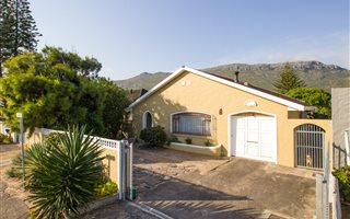 4 Bedroom House in Fish Hoek