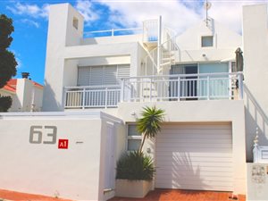 2 Bed Apartment in Gordons Bay Central