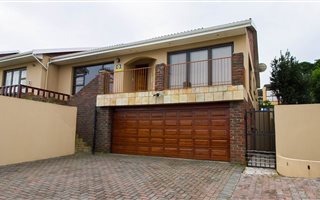 4 Bedroom House in Sunny Ridge