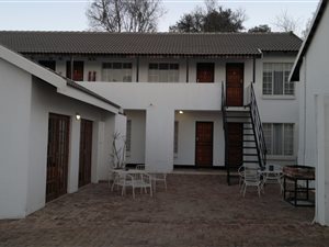 Bachelor apartment in Lynnwood Glen
