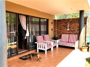 3 Bed Duplex in Olympus AH