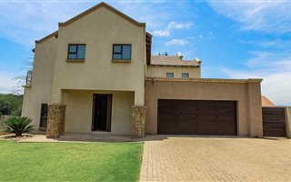 3 Bedroom House in Clubview