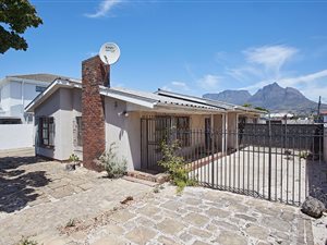 3 Bed House in Sybrand Park