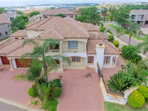 6 Bed House in Valleyview Estate