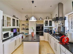 3 Bed House in Lombardy East