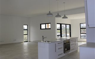4 Bedroom House in Tinley Manor and surrounds