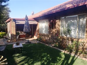 2 Bed Townhouse in Wierda Glen