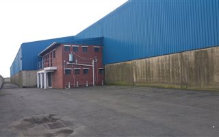 3600 m² Industrial space in Alton