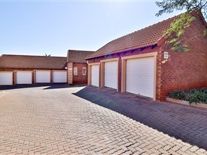 2 Bed Townhouse in Mooikloof Equestrian Estate