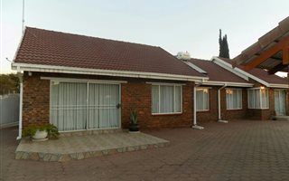 4 Bedroom House in Riamarpark