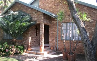 3 Bedroom House in Geelhoutpark