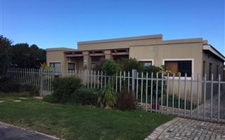 4 Bedroom House in Sandbaai