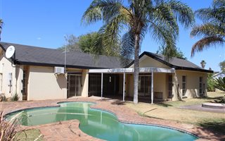 4 Bedroom House in Sterpark