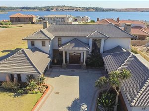 6 Bed House in Bankenveld