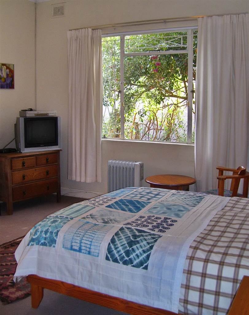 3 Bedroom House in Prestbury photo number 16