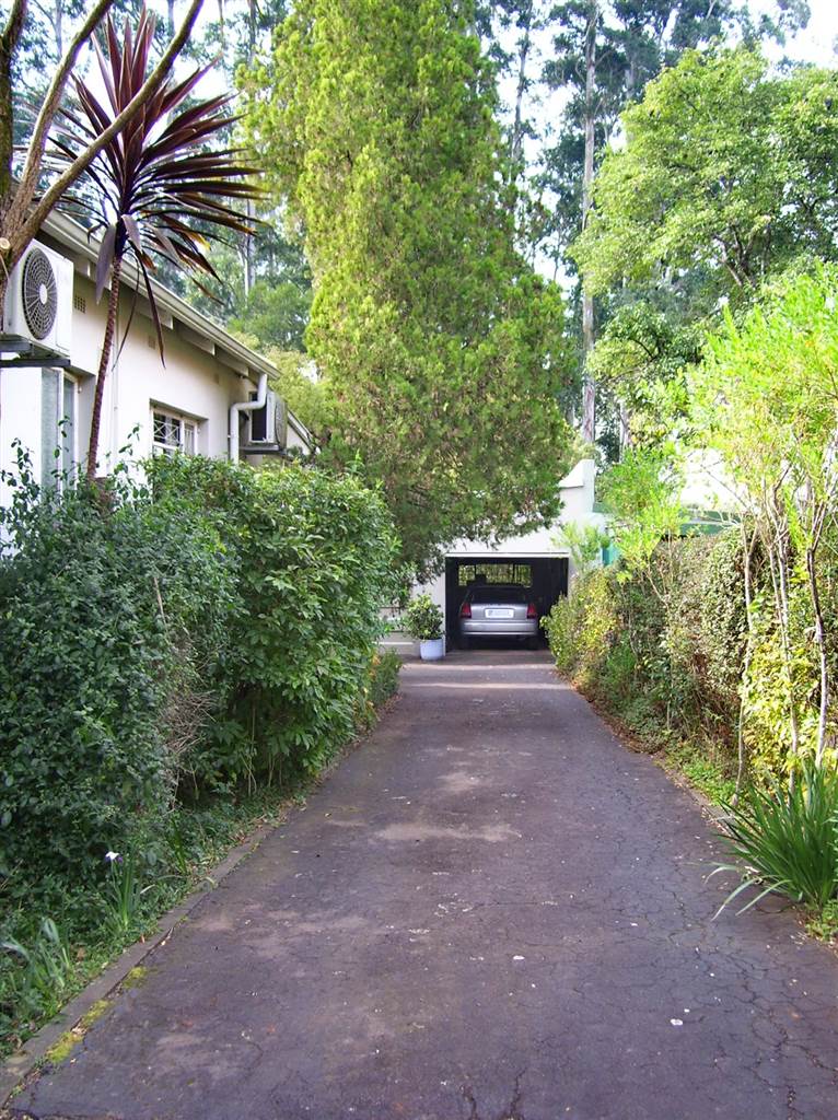 3 Bedroom House in Prestbury photo number 14