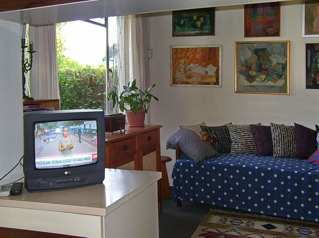 3 Bedroom House in Prestbury photo number 5
