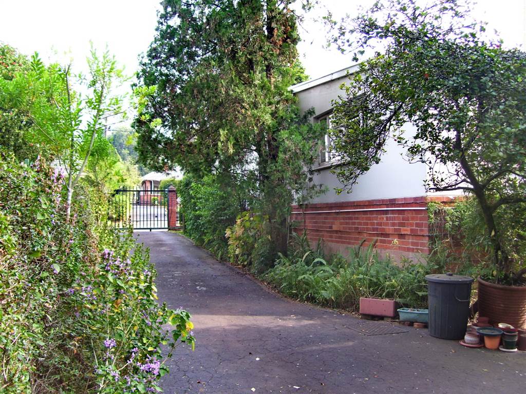 3 Bedroom House in Prestbury photo number 15