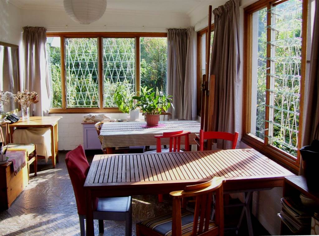 3 Bedroom House in Prestbury photo number 6