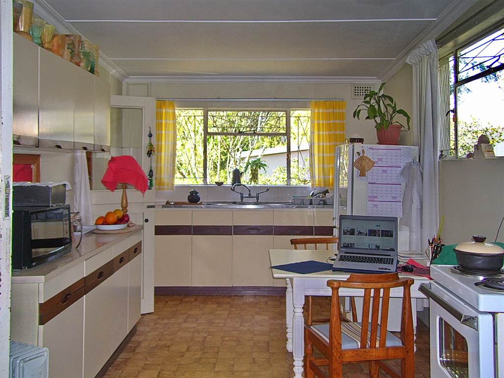 3 Bedroom House in Prestbury photo number 4