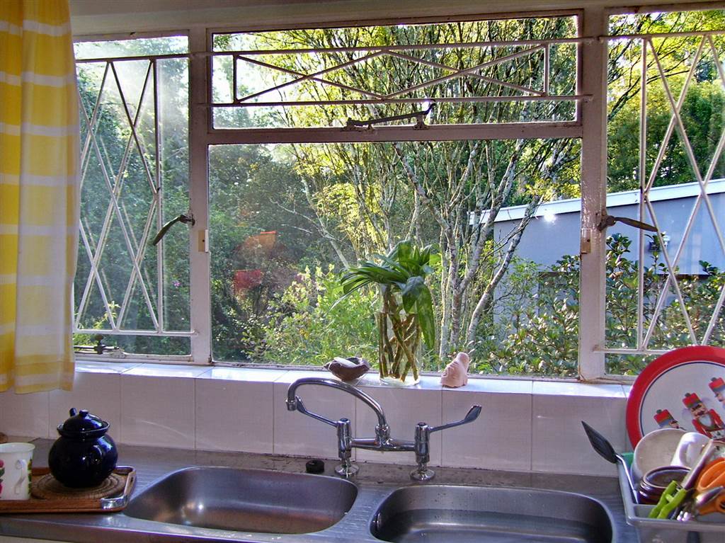 3 Bedroom House in Prestbury photo number 13