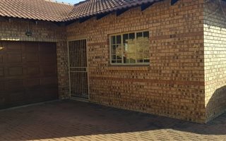 2 Bedroom Townhouse in Middelburg South