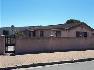 4 Bed House in Langa